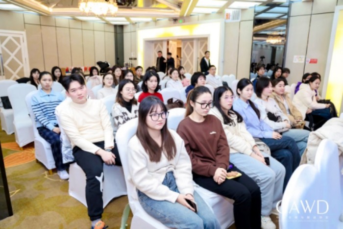 1225 周-新聞稿-第四屆全球海外倉及跨境供應(yīng)鏈共享共建創(chuàng)新發(fā)展大會(huì)暨駐華使節(jié)嘉年華在京圓滿落幕202412132107.png